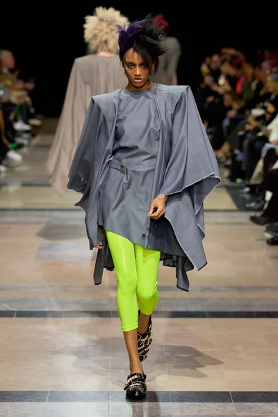 Look 9